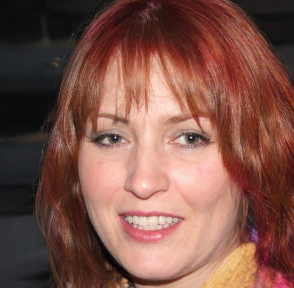 Kendra Blackwood, Founder and Director of araelithoria